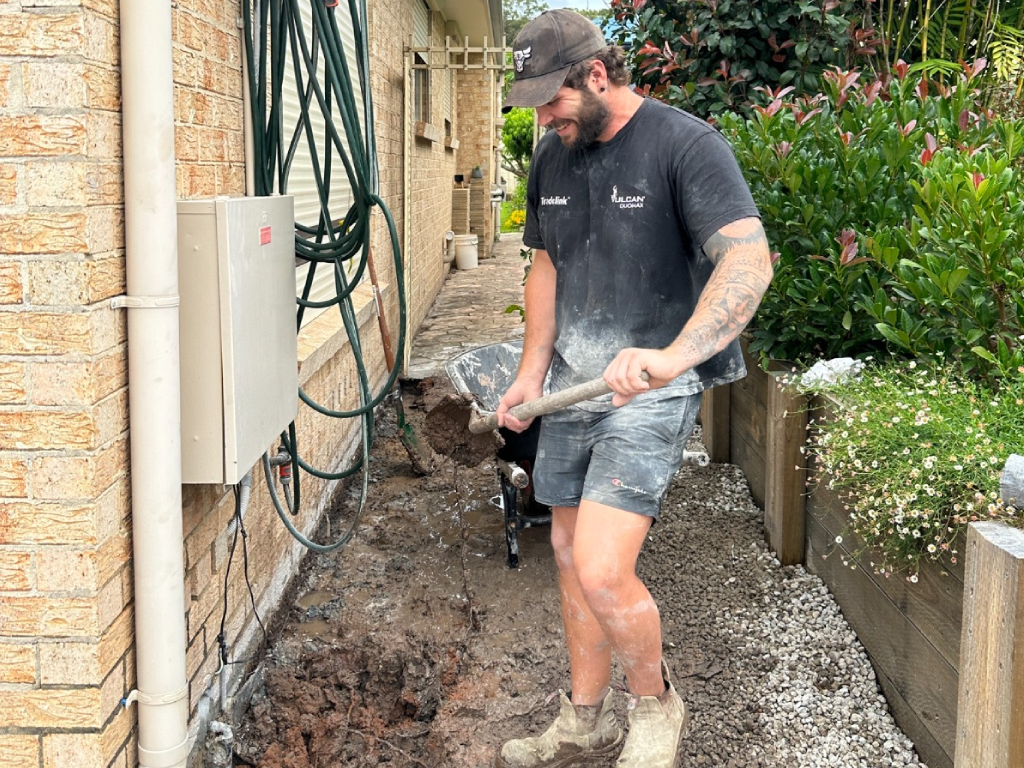 Subsoil drainage installation