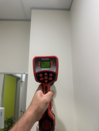 Moisture meter leak test indoors